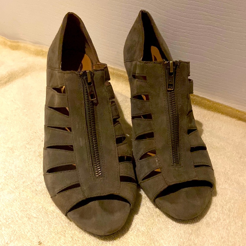 Aerosols Heelrest Lambada Green Suede Womens 10.5M